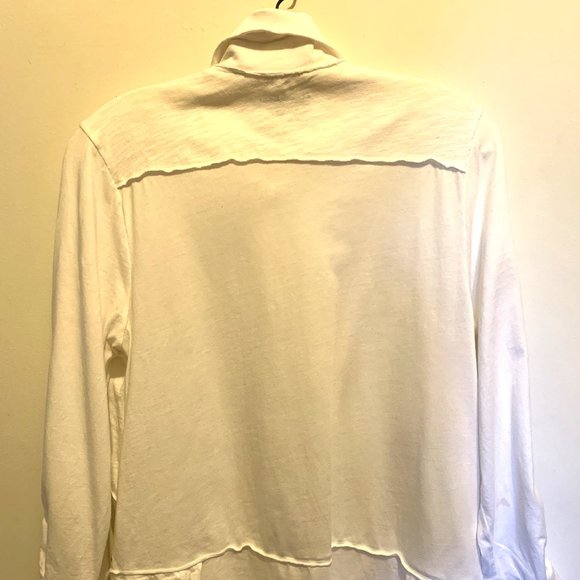 Unique long-sleeved shirt w/ scalloped hem and bling buttons (Medium) - Picture 3 of 4